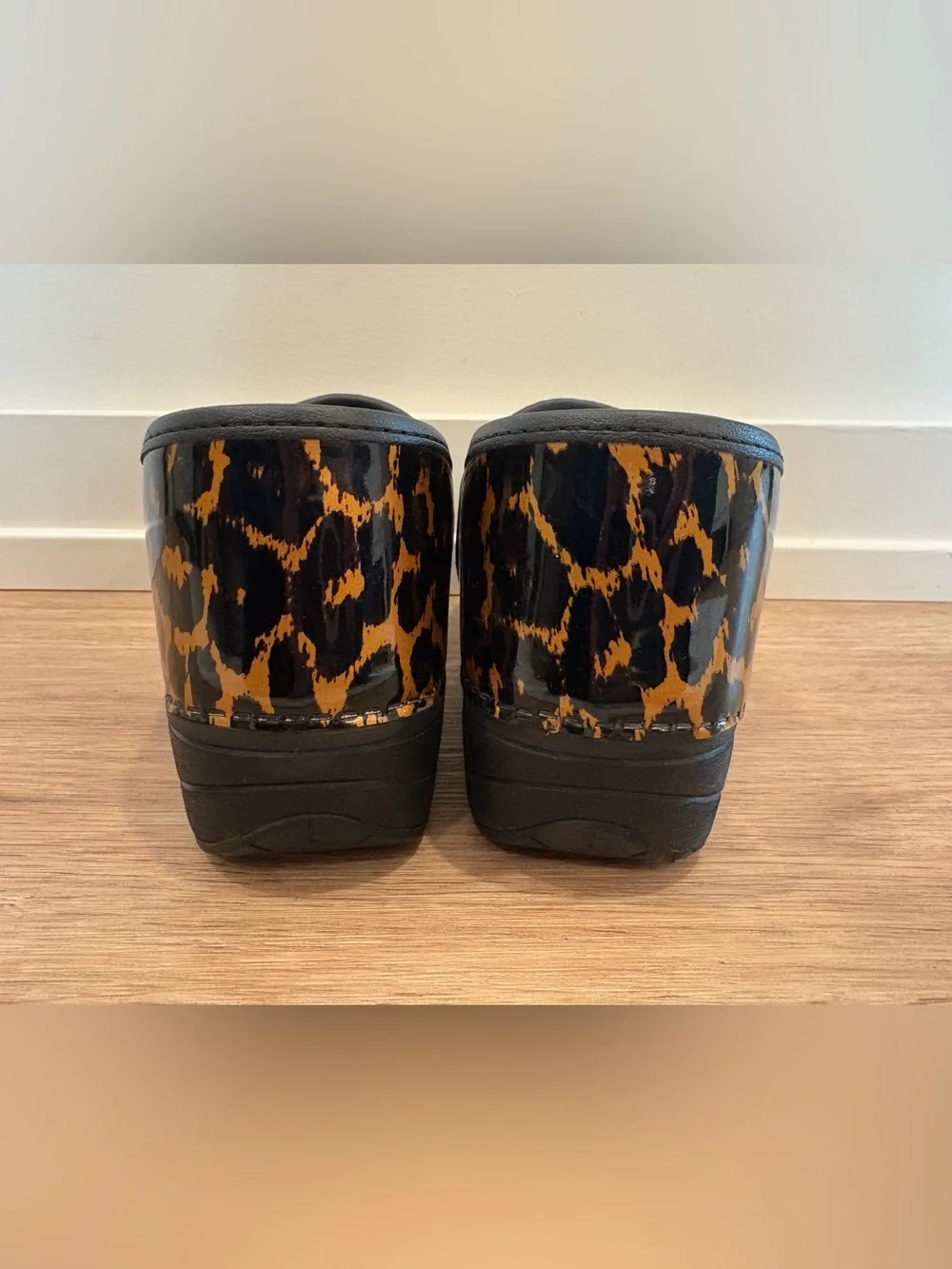 Dansko XP 2.0 Leopard Animal Print Professional Clogs EU 39 = US 8.5/9 Women’s - Picture 4 of 16